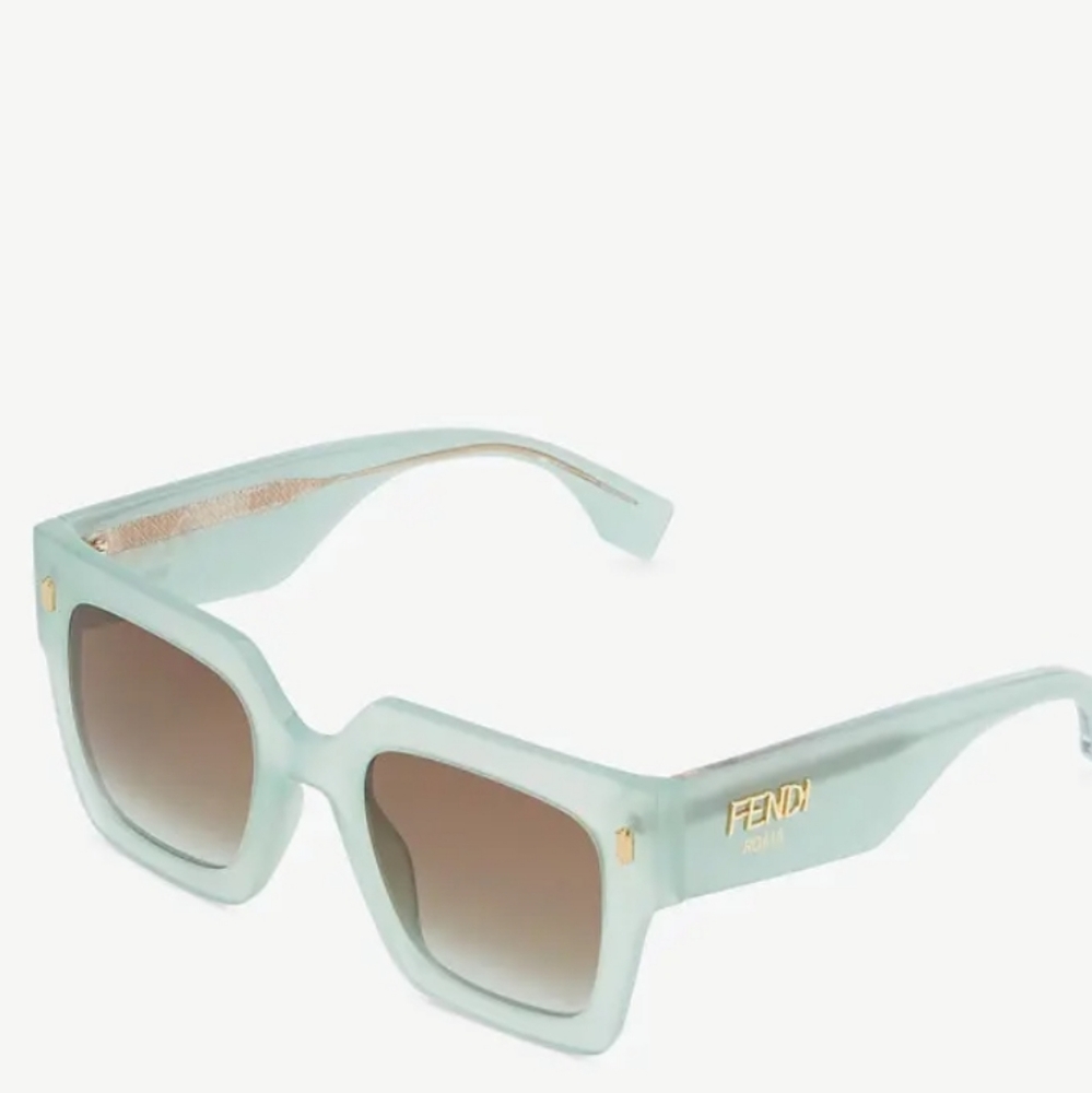 Fendi sunglasses 🕶